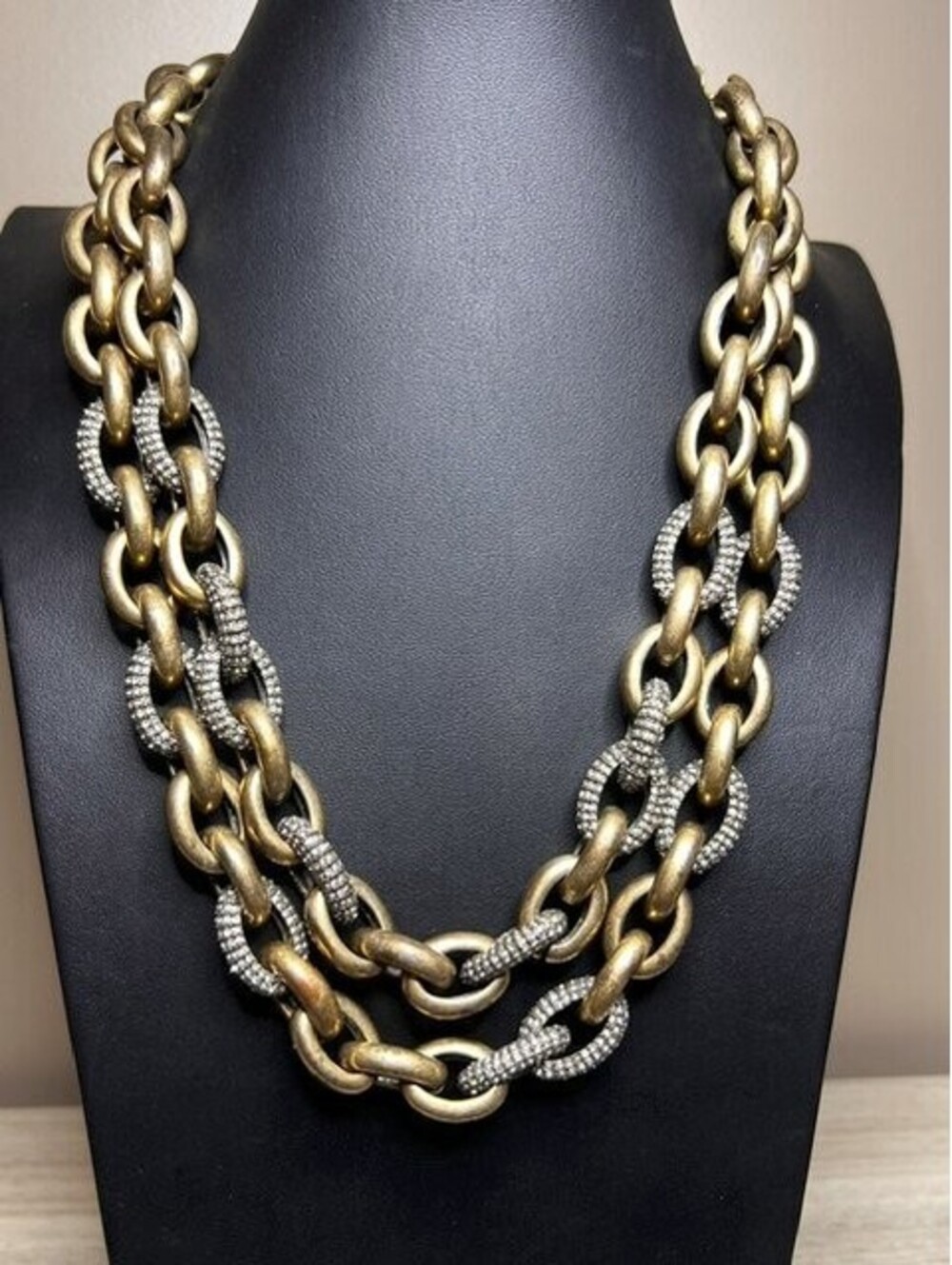 B6858 J.CREW Chunky Chain Necklace Pavé Rhinestone Gold Tone Statement Toggle